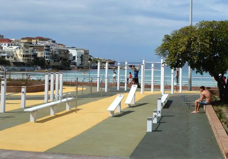 Best Location At Bondi Beach, On The Beach! Lägenhet Sydney Exteriör bild